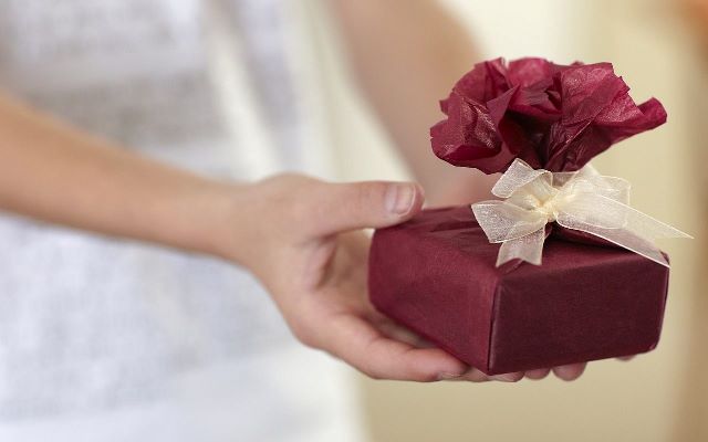 Kako darivanje poklona utječe na ljudsku psihu?